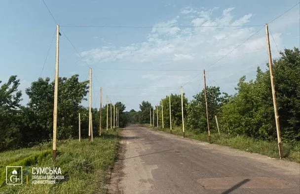 Наступ РФ на Сумщині: як дороги укривають антидроновими сітками (фото)