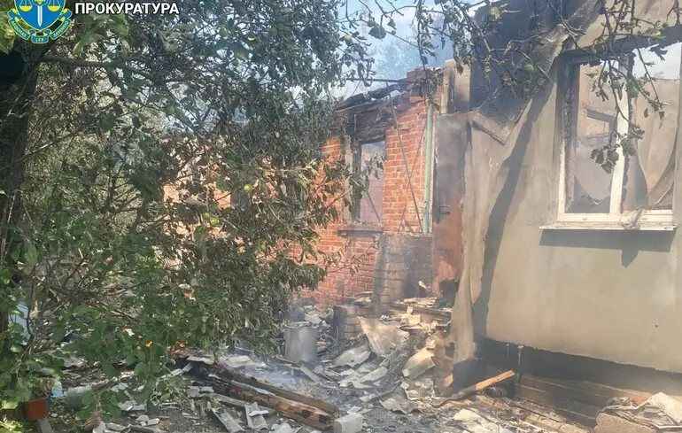 Росія двічі завдала ударів по одному з районів Харківській області: постраждали жінки 