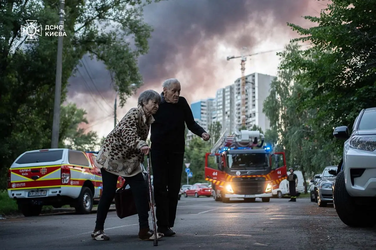 Росіяни атакували столицю, пошкоджено швидкі й залізницю, серед поранених дитина
