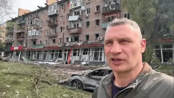 Наслідки атаки на Київ: Кличко показав ще один пошкоджений будинок
