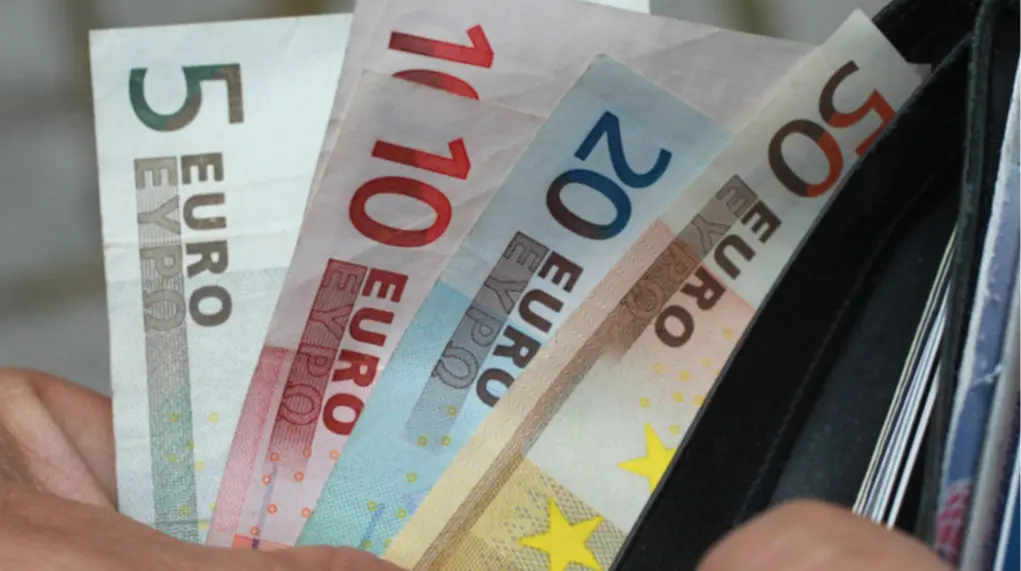 Курс валют на 2 липня: євро вшосте за літо оновив рекорд