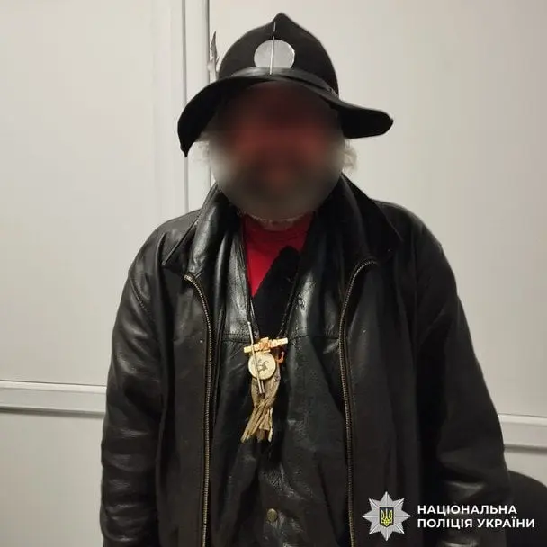 Зірвав прапори з меморіалу Героям у Львові: що загрожує чоловіку