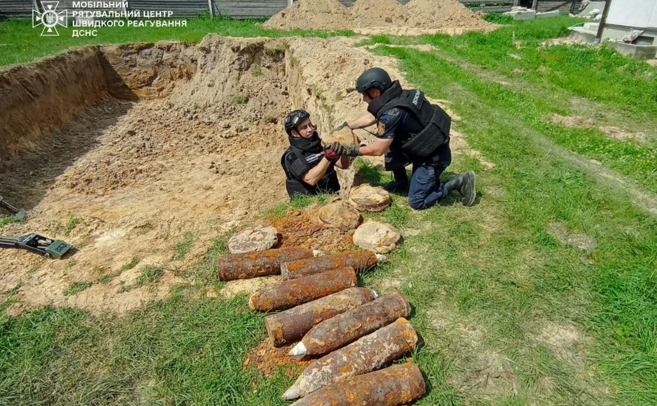 На Київщині копали басейн і натрапили на склад боєприпасів