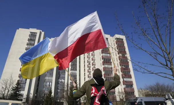Навроцький заблокував допомогу українцям у Польщі: в Єврокомісії прокоментували