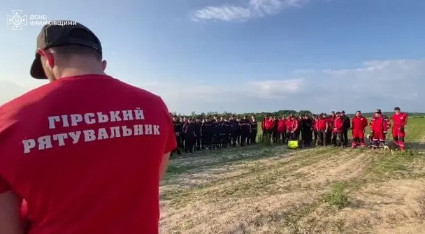 Маленький хлопчик загубився в лісі на Івано-Франківщині: його шукають другу добу