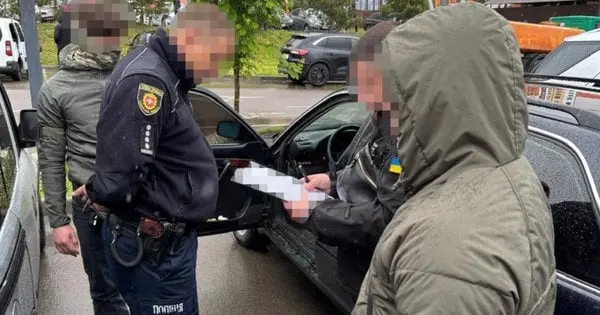 Поліцейський з Рівненщини вимагав хабарі у військовозобовʼязаних у розшуку