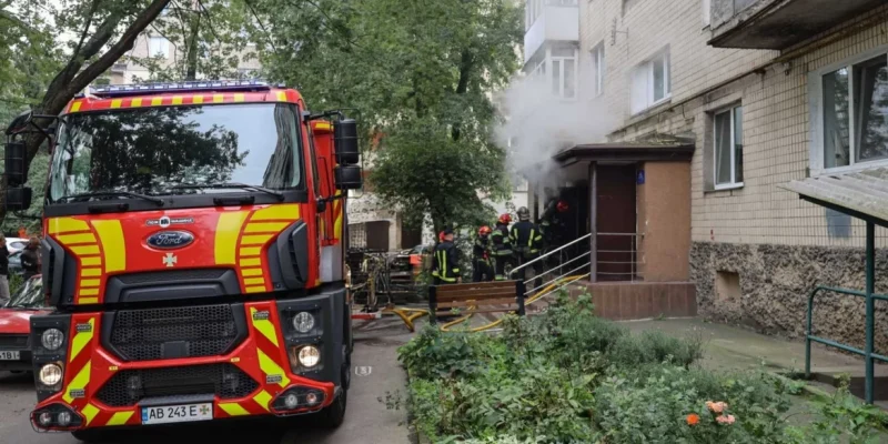 У Вінниці горіла комора в багатоповерхівці на вулиці Первозванного