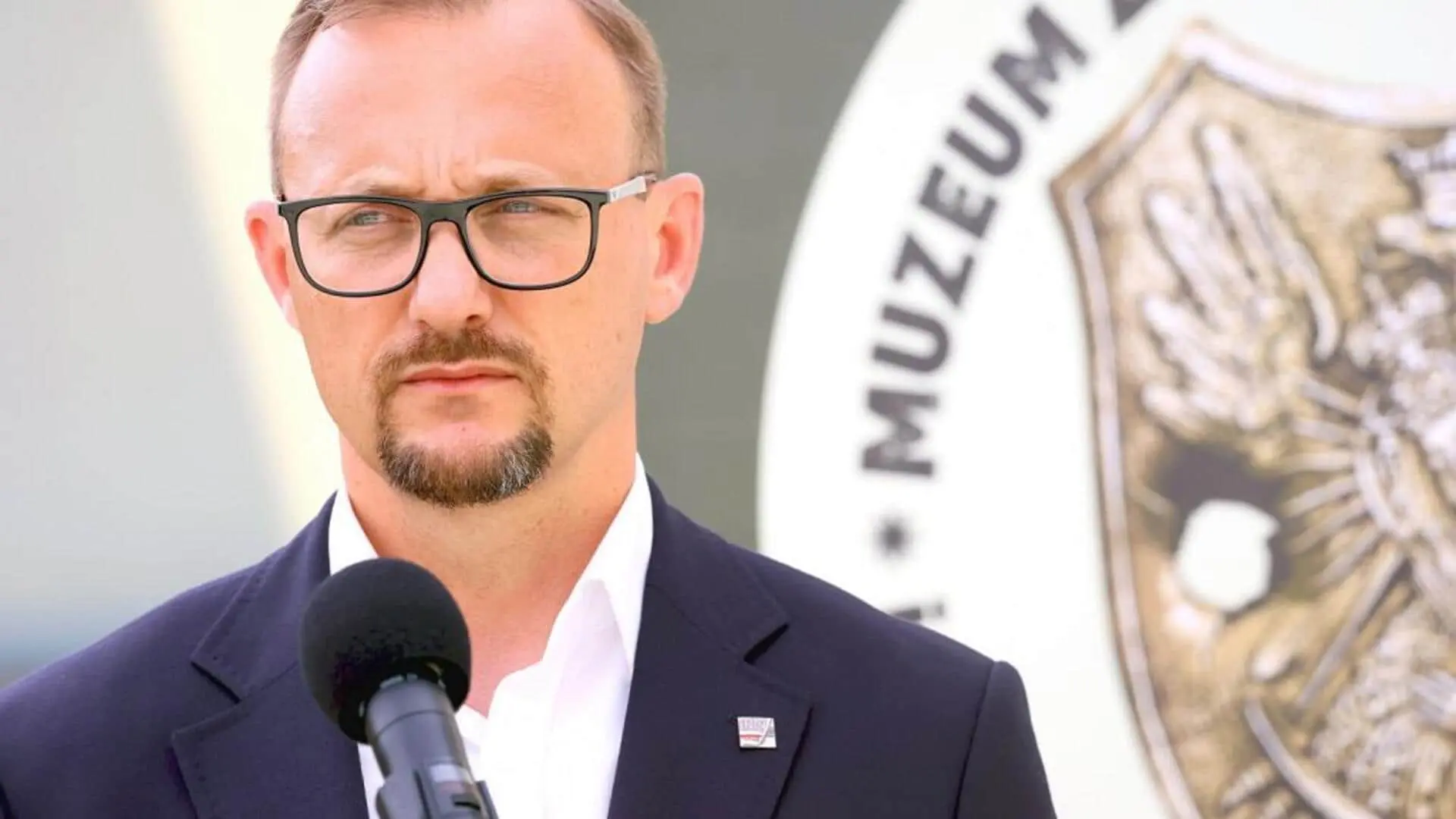 У Навроцького назвали "істерикою" критику віцепрем’єра щодо вето на допомогу українцям