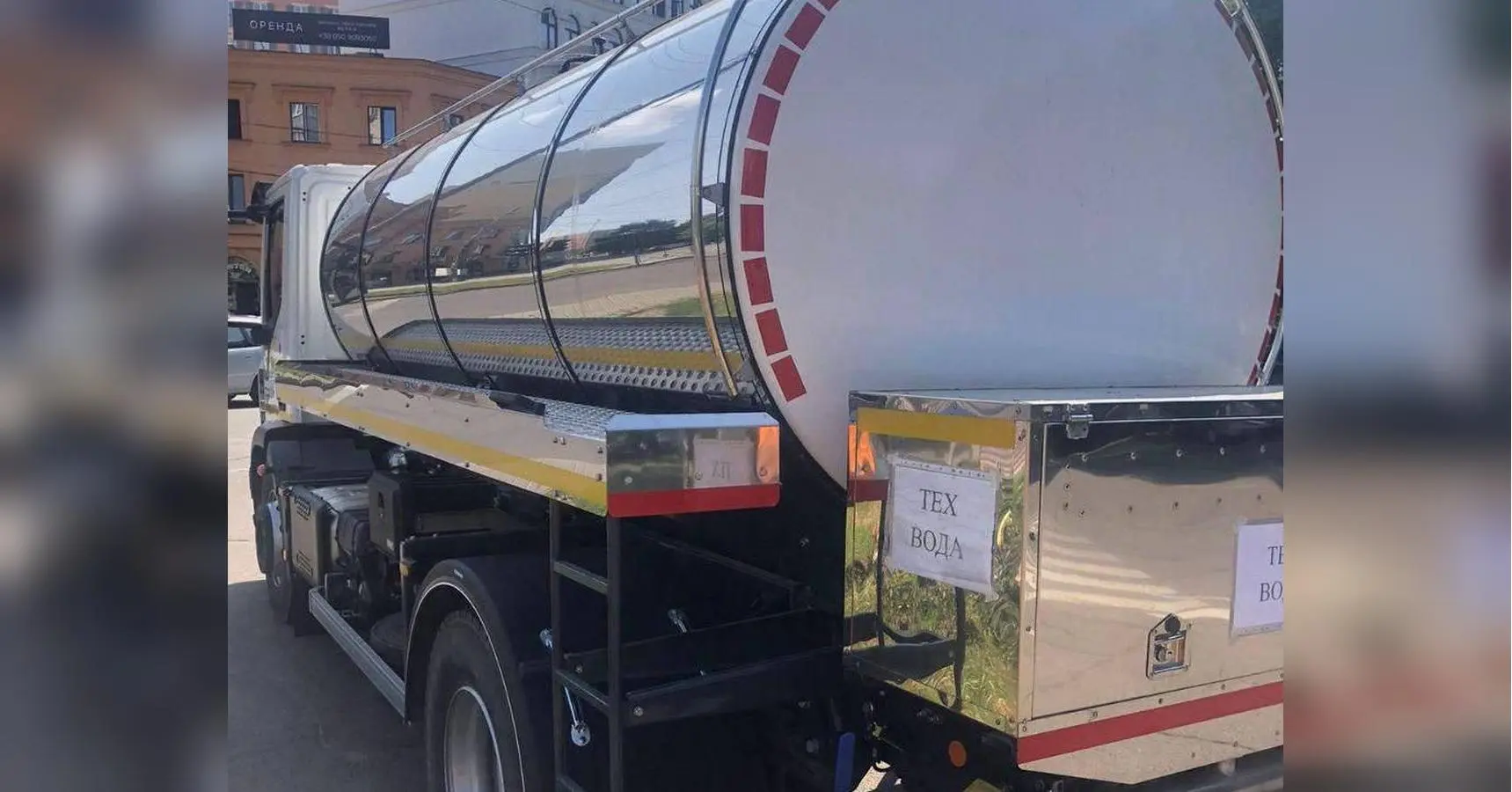 Частина Одеси залишилася без водопостачання через масштабну аварію: у місті величезні черги за водою (фото, відео)
