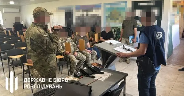 На Прикарпатті посадовці авіабригади продавали підприємцям списане з літаків пальне