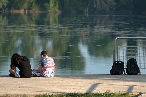 Чи можуть підлітки 16-17 років самостійно виїхати за кордон на роботу
