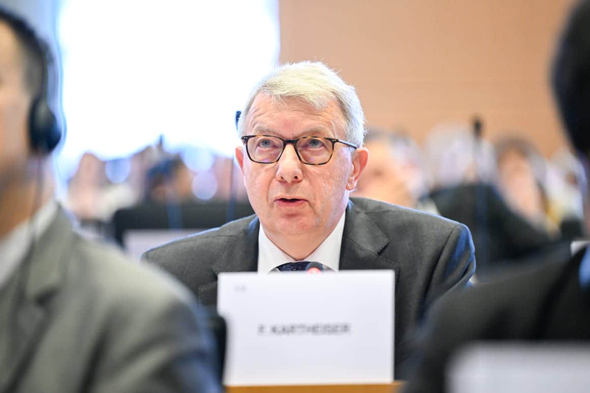 Євродепутат заявив, що поїде в Росію говорити про мир і права людини