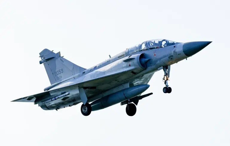 Під час вечірнього польоту розбився винищувач Mirage-2000: пілот катапультувався