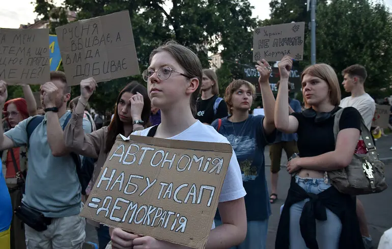 "Президентський" законопроєкт про НАБУ та САП писали кілька груп авторів — ZN.UA дізналося подробиці