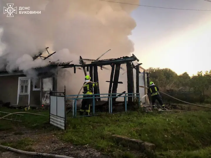 На Буковині ледь не згорів житловий будинок