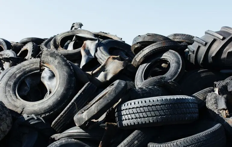 Вчені створили майже незнищенну гуму для автомобільних шин