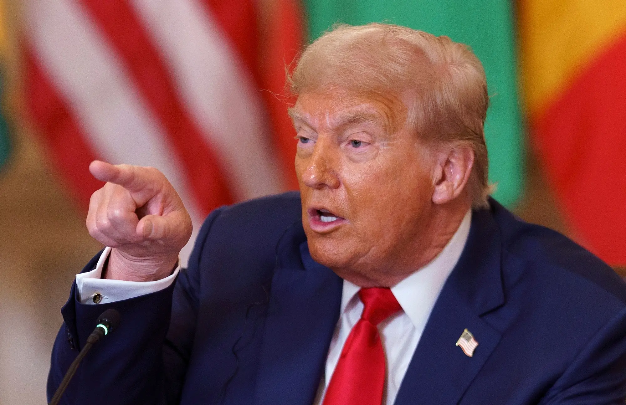 Трамп посоветовал "неудачнику" Медведеву следить за словами