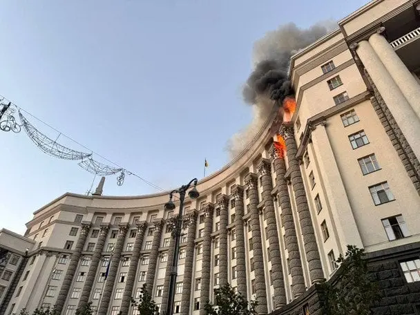 У Зеленського обговорили із США російську атаку на Кабмін — що стало відомо