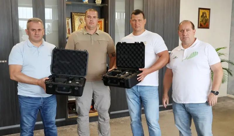 Конкурс обласної Ради «Безпечні стійкі громади»: Барська громада передала військовим квадрокоптери