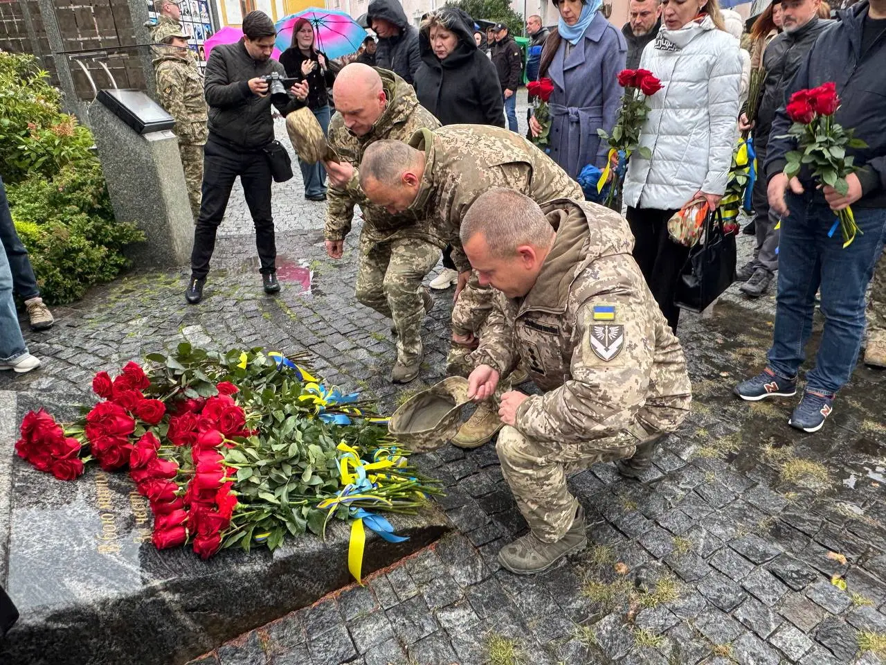У День Захисників та Захисниць України у Вінниці вшанували пам’ять полеглих воїнів