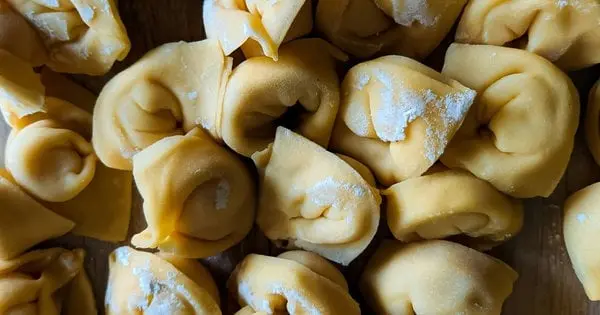 Не злипатимуться і зберігатимуться максимально довго: як правильно заморозити пельмені