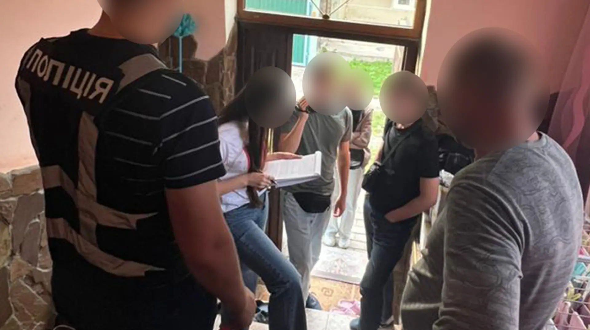 У Львові батько організував фіктивний шлюб доньки з інвалідністю, щоб її "чоловік" уникнув армії