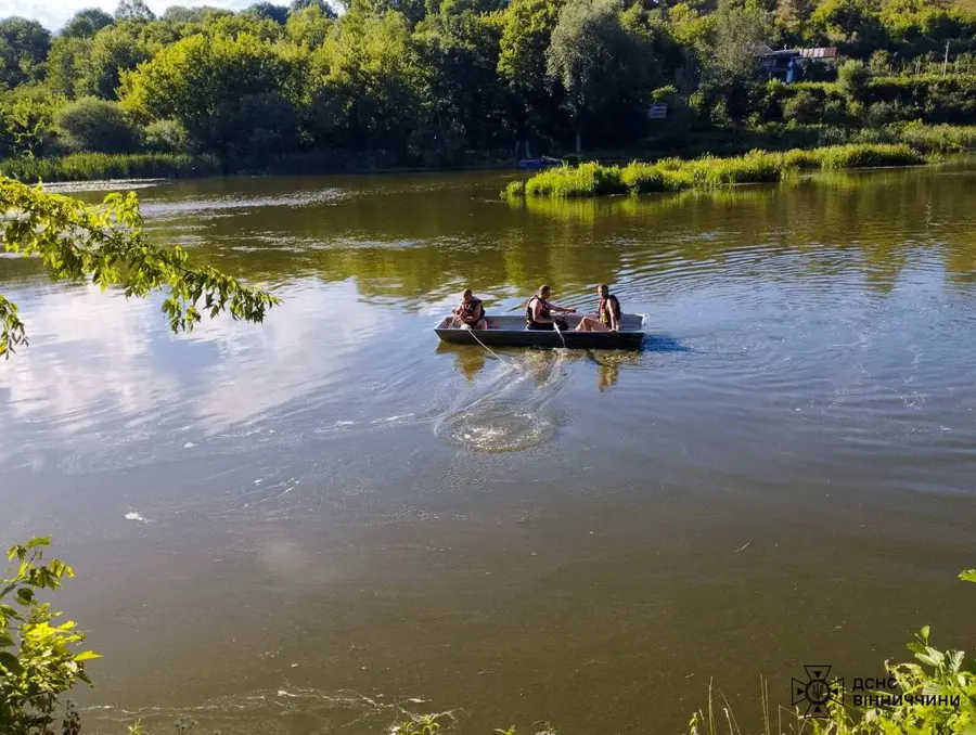 На Вінниччині з Південного Бугу витягли тіло жінки
