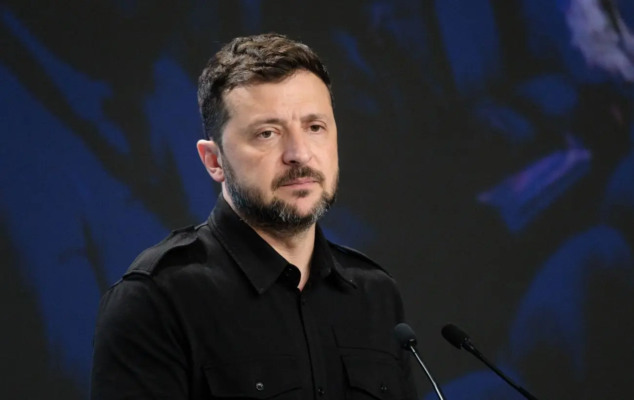 Зеленський про нічний обстріл: десятки поранених, горіли житлові будинки та бізнеси