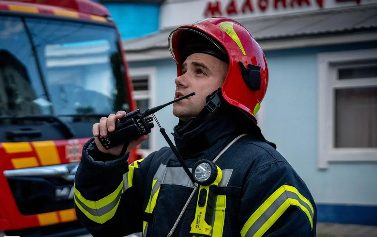 Російський дрон пошкодив проїжджу частину в Харкові