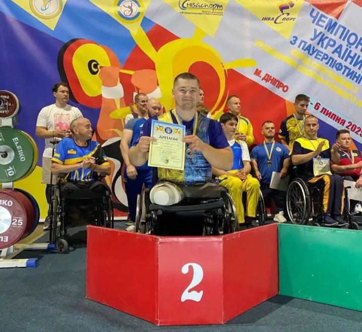 Дві срібні медалі на чемпіонаті України з парапауерліфтингу виборов буковинець та воїн Вадим Гільчук