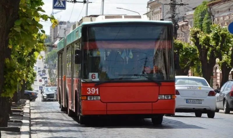 У Чернівцях під час загальнонаціональної хвилини мовчання щодня о 9:00 ранку зупинятиметься громадський транспорт - рішення виконкому