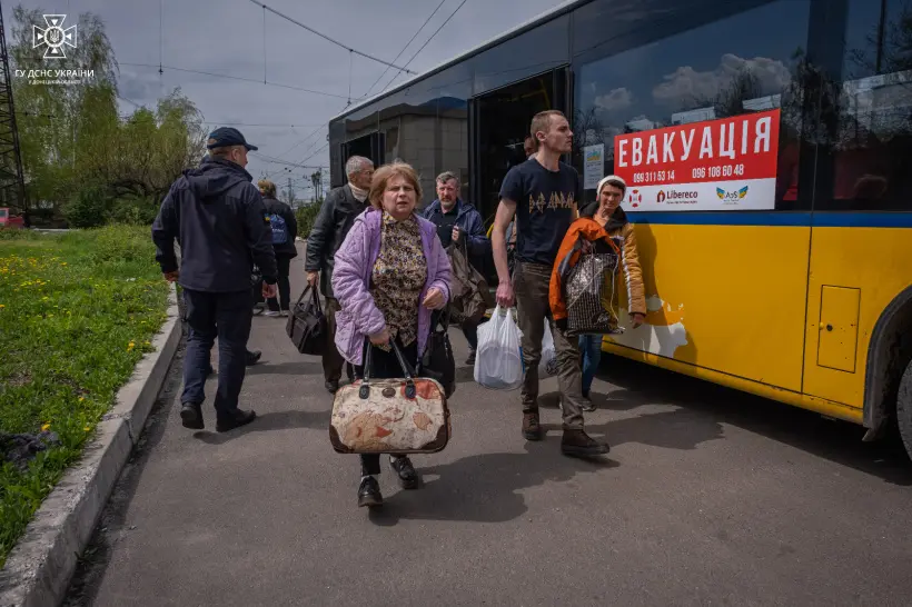 Из потенциально опасного района Днепропетровской области вывезли почти 1500 детей
