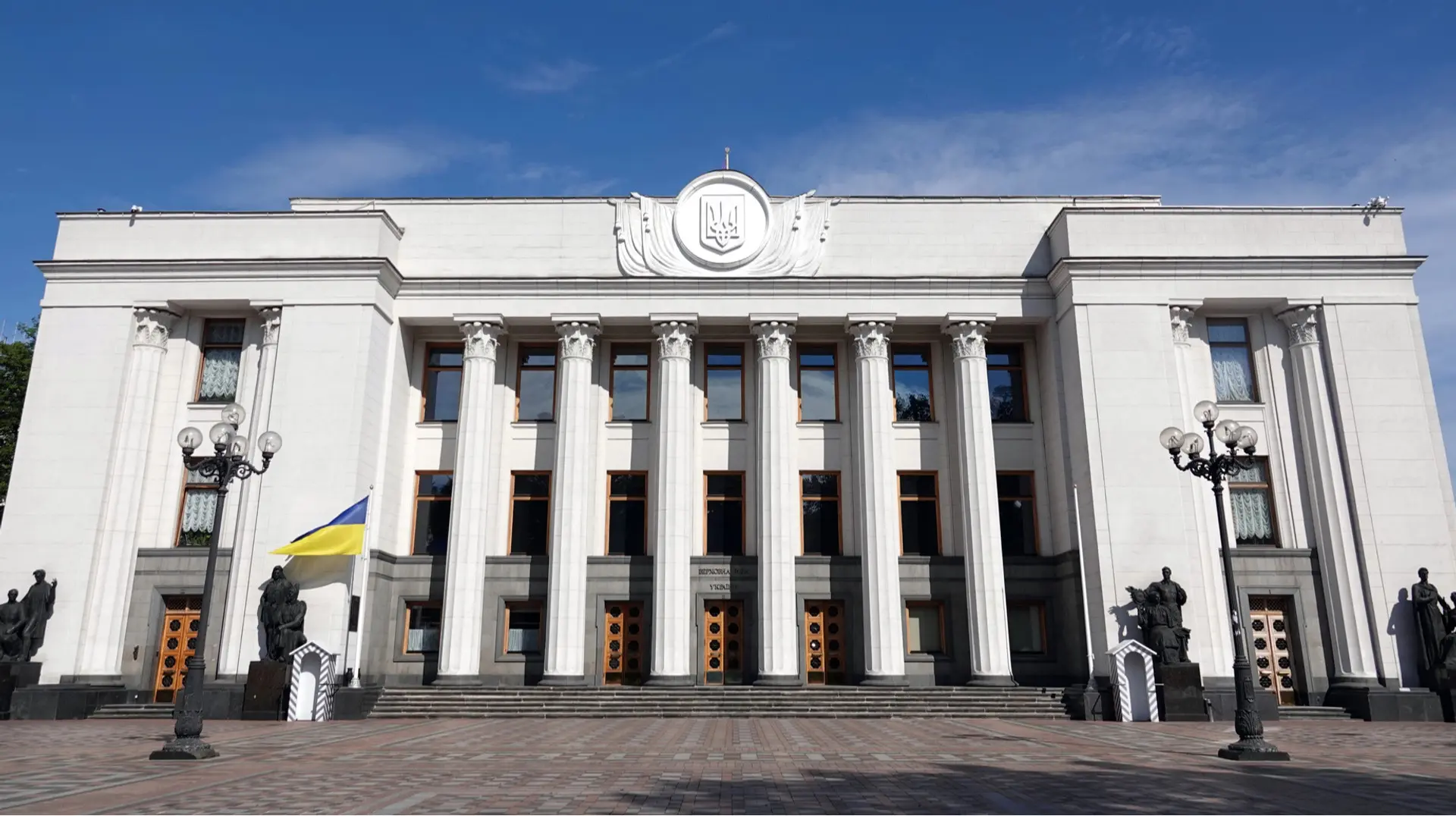 Конституція на Говерлі, під парашутом та у подарунок на День народження: 8 фактів про Головний закон України