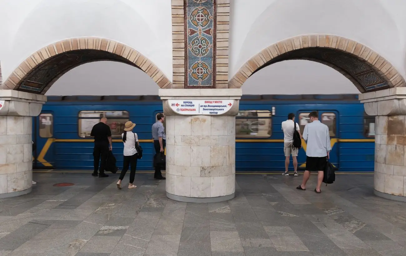 В метро Києва жінку побили за проросійські гасла: поліція розпочала перевірку
