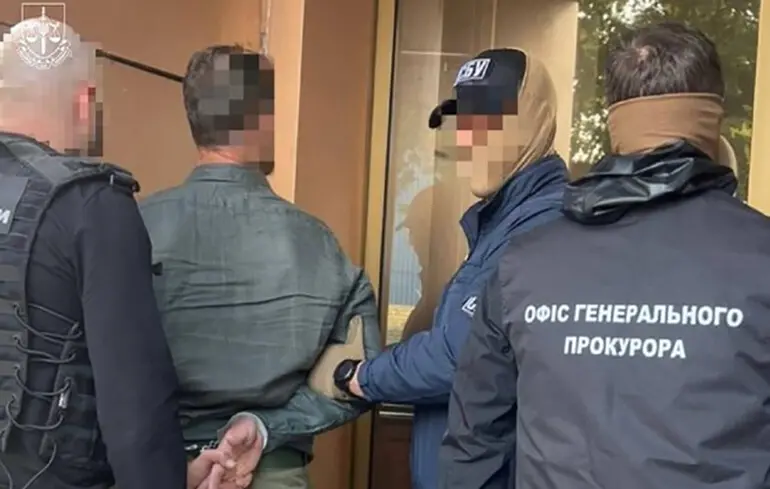 СБУ викрила аферу з вимаганням коштів у європейського виробника техніки для ЗСУ