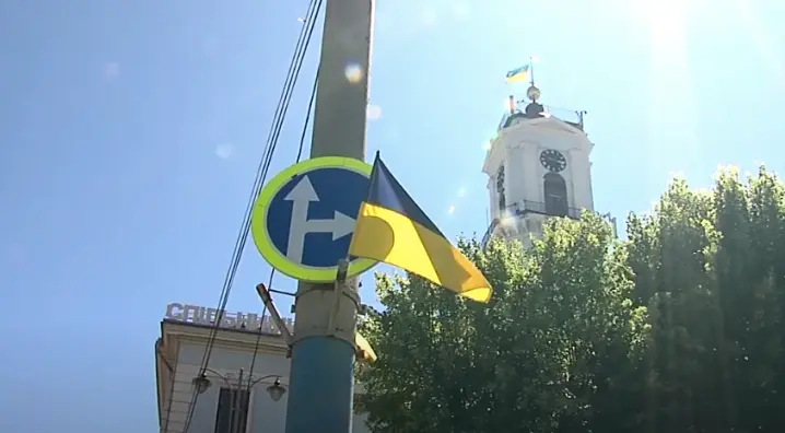 У Чернівцях розмістили понад 2000 тисячі синьо-жовтих стягів