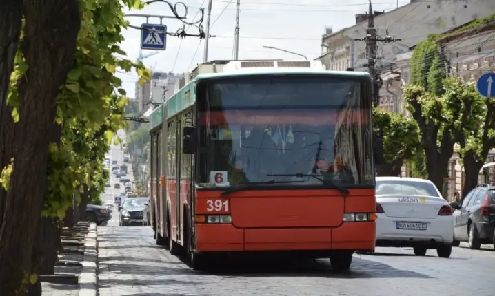 Через підтоплення доріг тролейбуси 6А та 8А скоротили маршрут