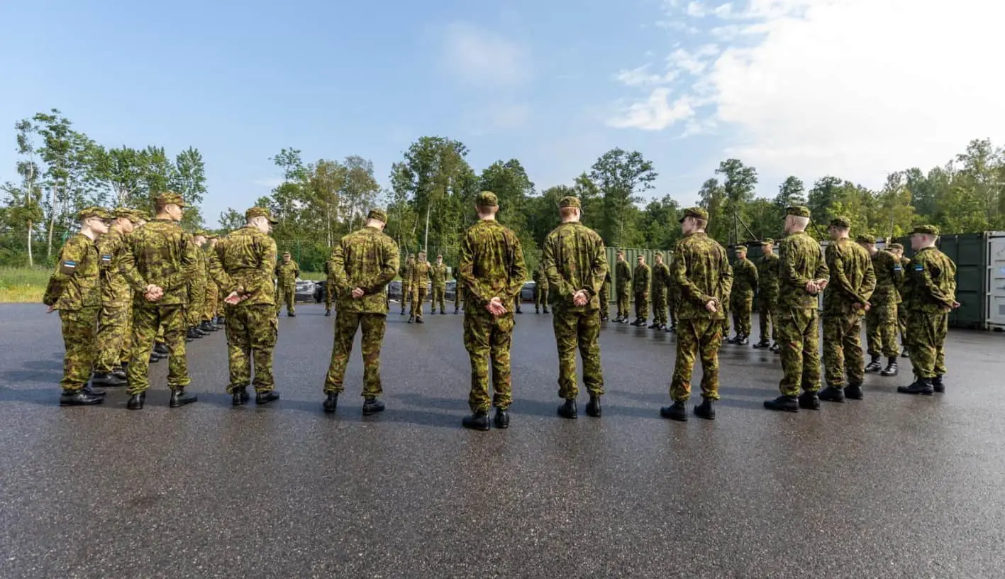 В Естонії почали рівномірніше розподіляти по військових частинах російськомовних призовників