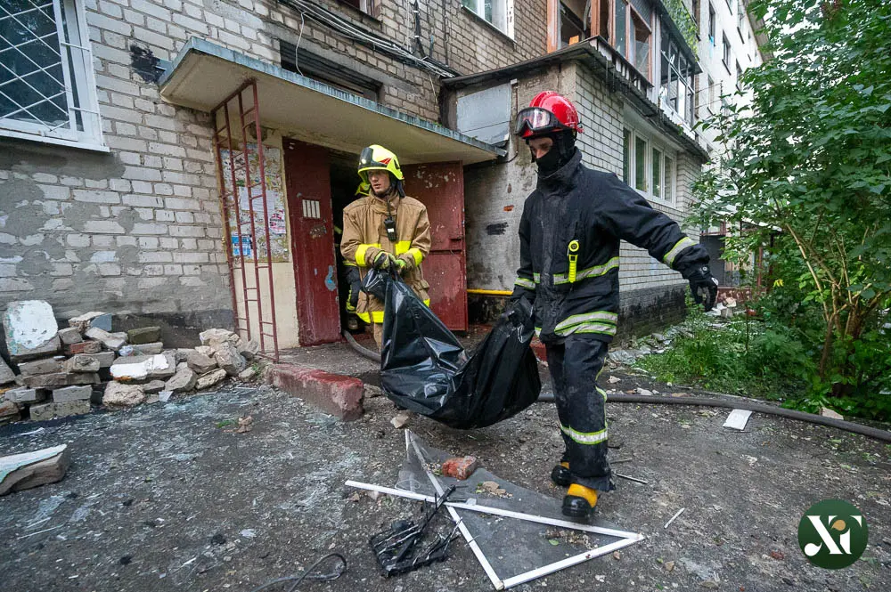 Уточнені дані про наслідки нічної атаки на Харків: троє загиблих, 56 поранених
