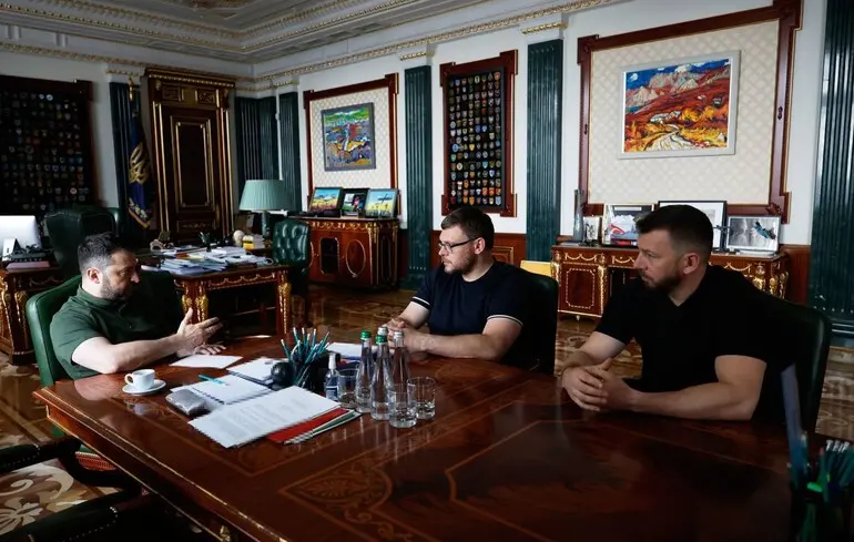 НАБУ та САП доповіли Зеленському про викриття на хабарі народного депутата – що відомо
