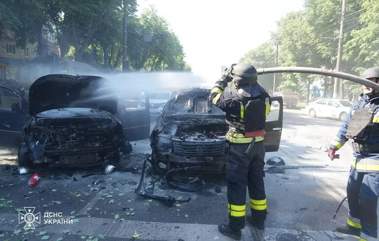 ДСНС показала наслідки удару по Сумах. Серед постраждалих є діти
