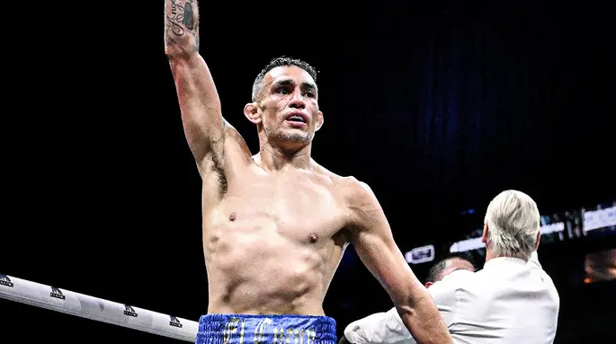 Легенда UFC дебютував з перемоги у боксі