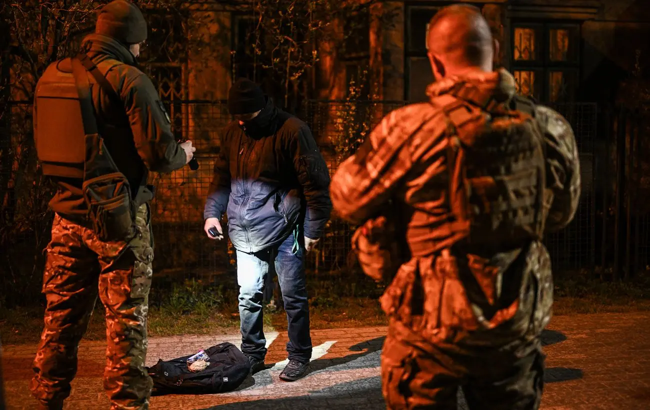 До 20 годин без права виходу: кому на Донеччині посилили комендантську годину