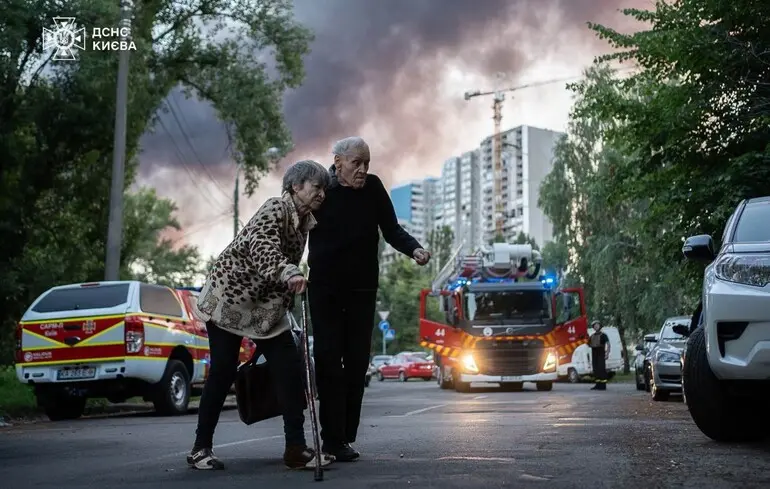 Ніч терору в Києві: ДСНС показала наслідки повітряного удару по столиці