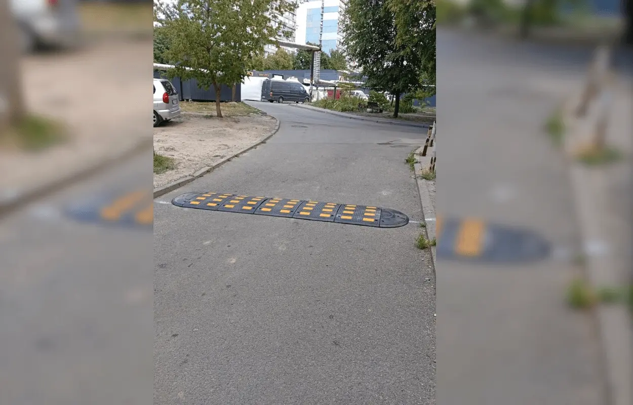 У Дніпрі продовжують встановлювати лежачі поліцейські за заявками містян