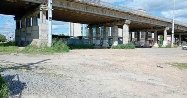У Рівному облаштують платний паркувальний майданчик під мостом