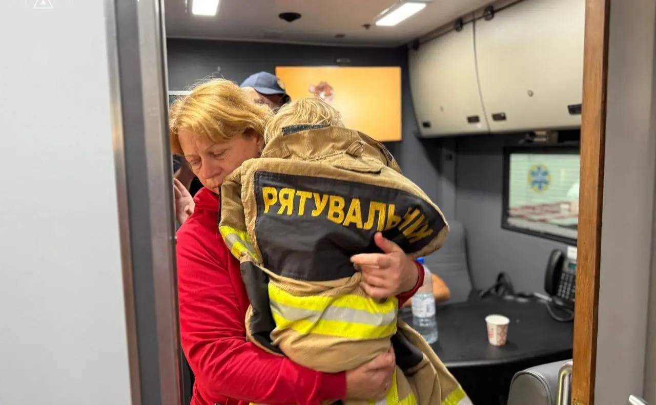 Заснула у лісі: сто людей шукали зниклу трирічну дівчинку на Житомирщині
