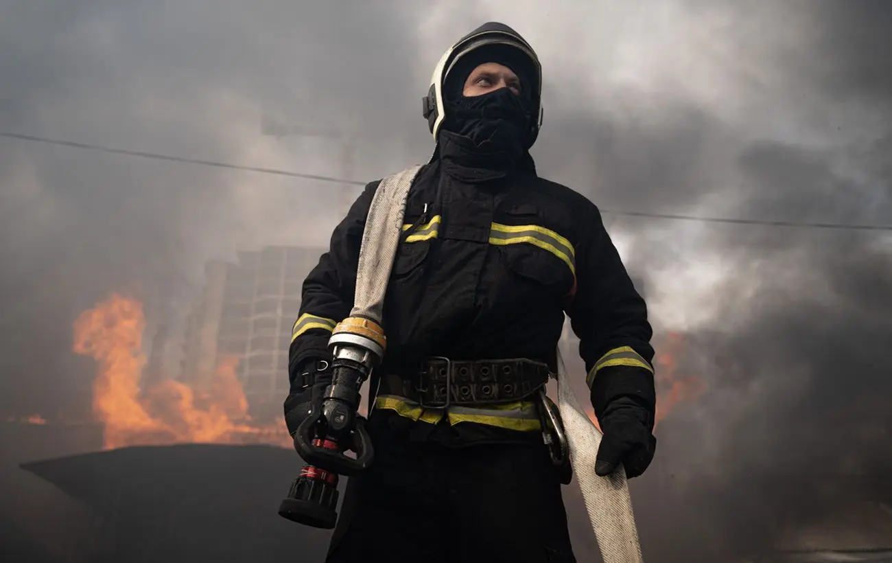 Війська РФ вдарили по Дніпропетровській області: палали будинки, є поранені