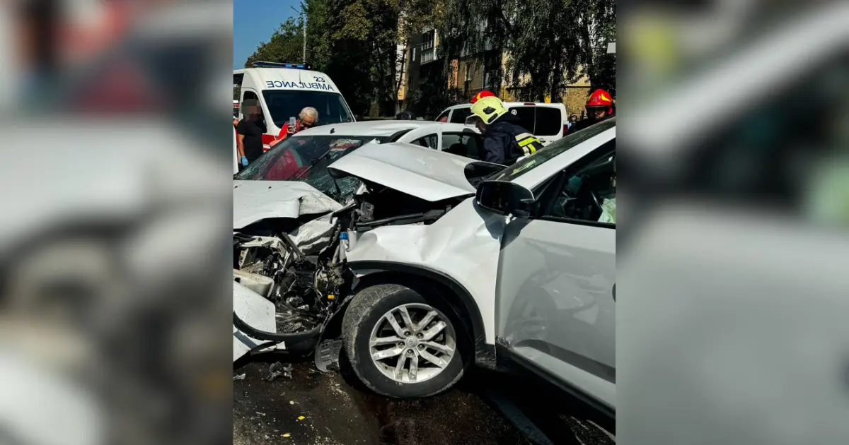 У Вінниці зіштовхнувся мікроавтобус та два легковики