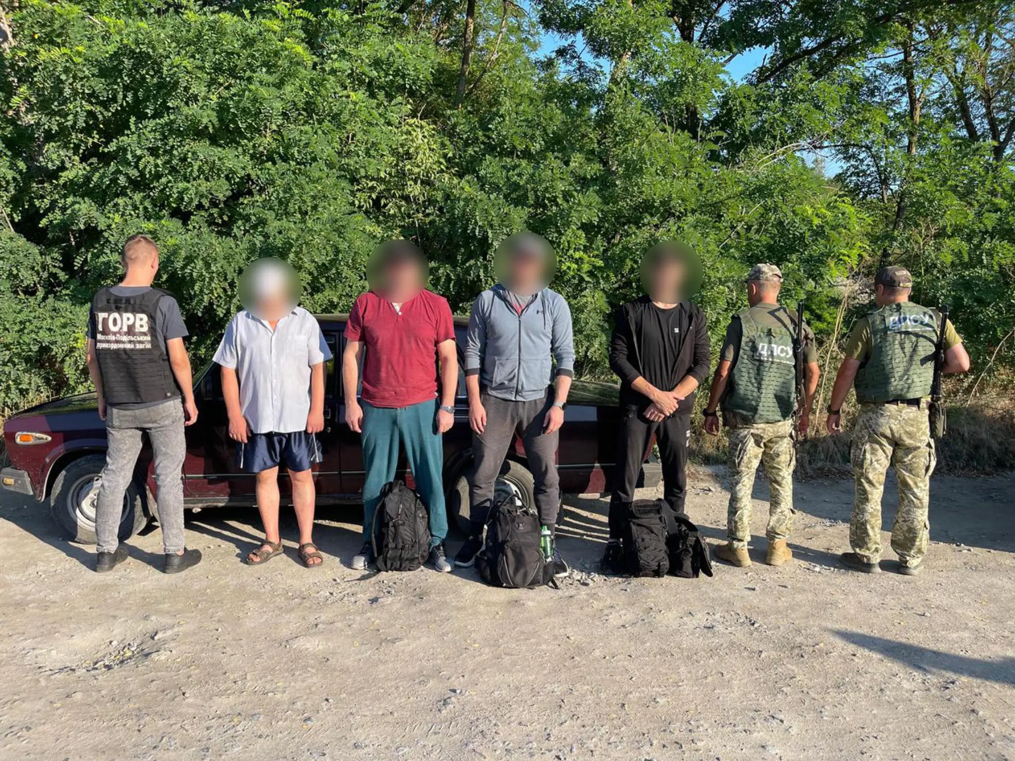 Чоловіків, які організовували «доставку призовників» за кордон, взяли під варту на Вінниччині